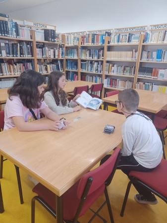 Na escola e na biblioteca, sem telemóveis